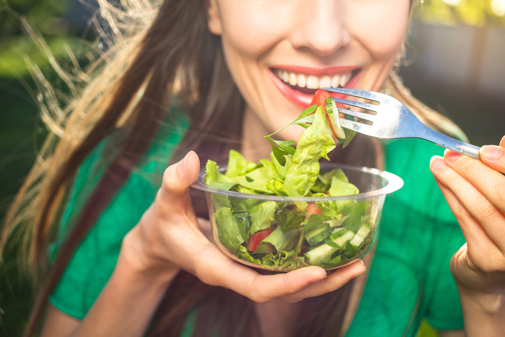 You may lower your cholesterol | 8 Things That Happen To Your Body When You Eat Romaine Lettuce Every Day | Life360 Tips
