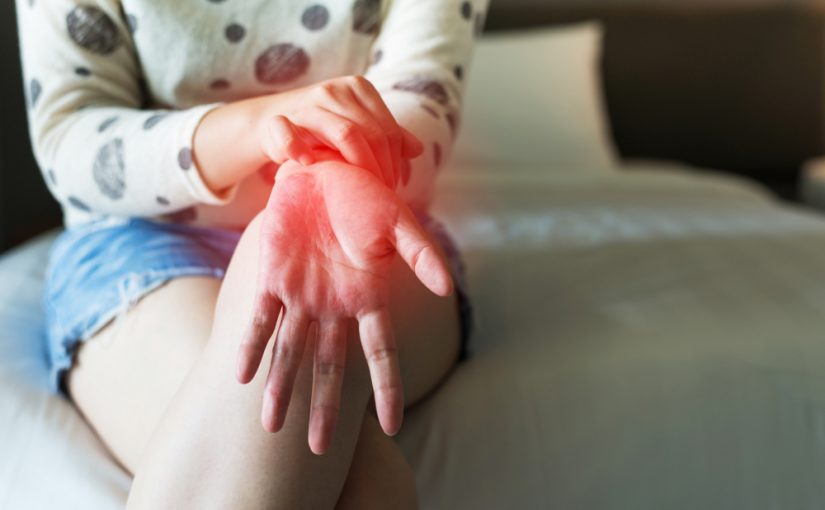 ≡ What Does It Mean If Your Left Hand Itches? 》 Life 360 Tips
